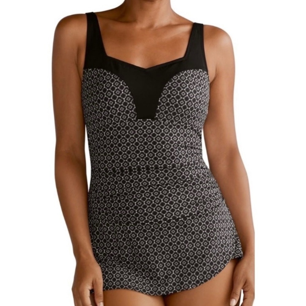 Amoena Ayon Sarong Masectomy Swimsuit Woman's Sz 10C Black White Geometric Lycra